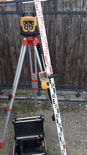 selbstnivellierender Rotationslaser Set mit Stativ, Messlatte, Zubehör, Baulaser, Roter Laserstrahl